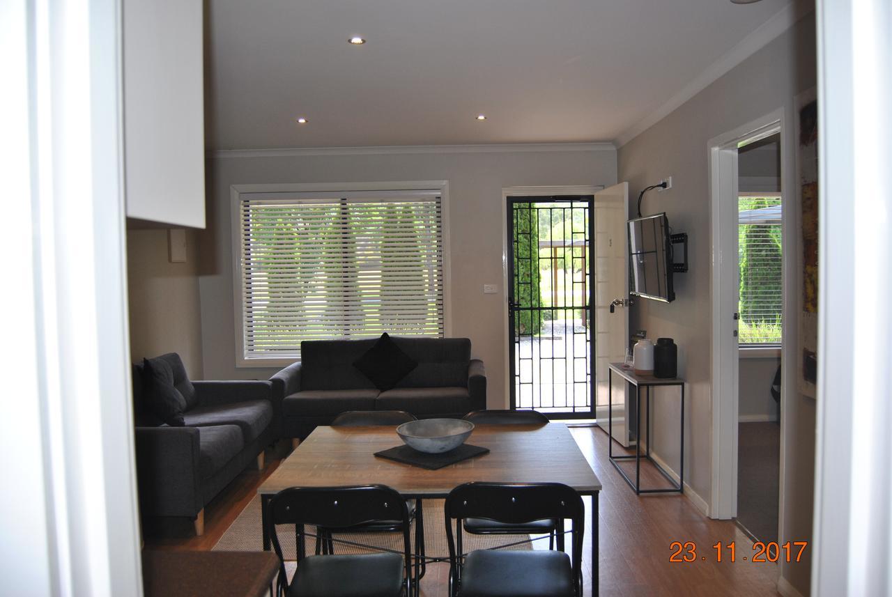 Grevillea Gardens Apartment 3 Bright Bagian luar foto